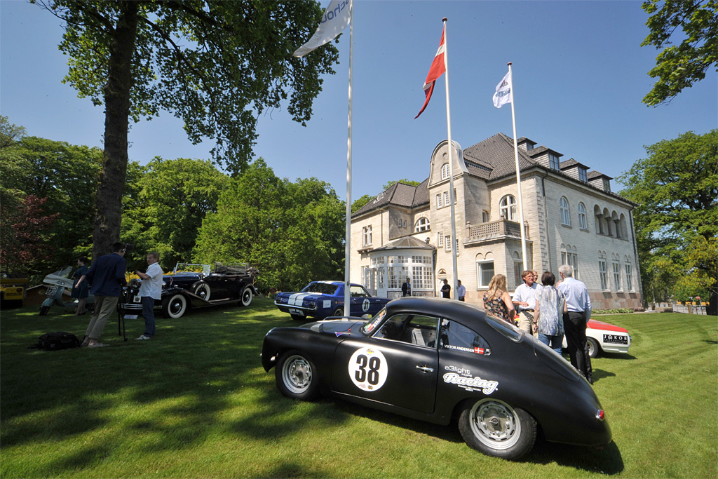 En række af de biler, som deltager i Classic Race Aarhus, blev præsenteret ved pressemødet